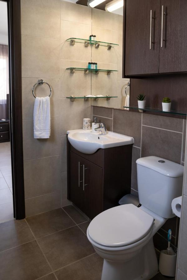 Palm Villa Ekaterina 4 Bdrm 파라림니 외부 사진