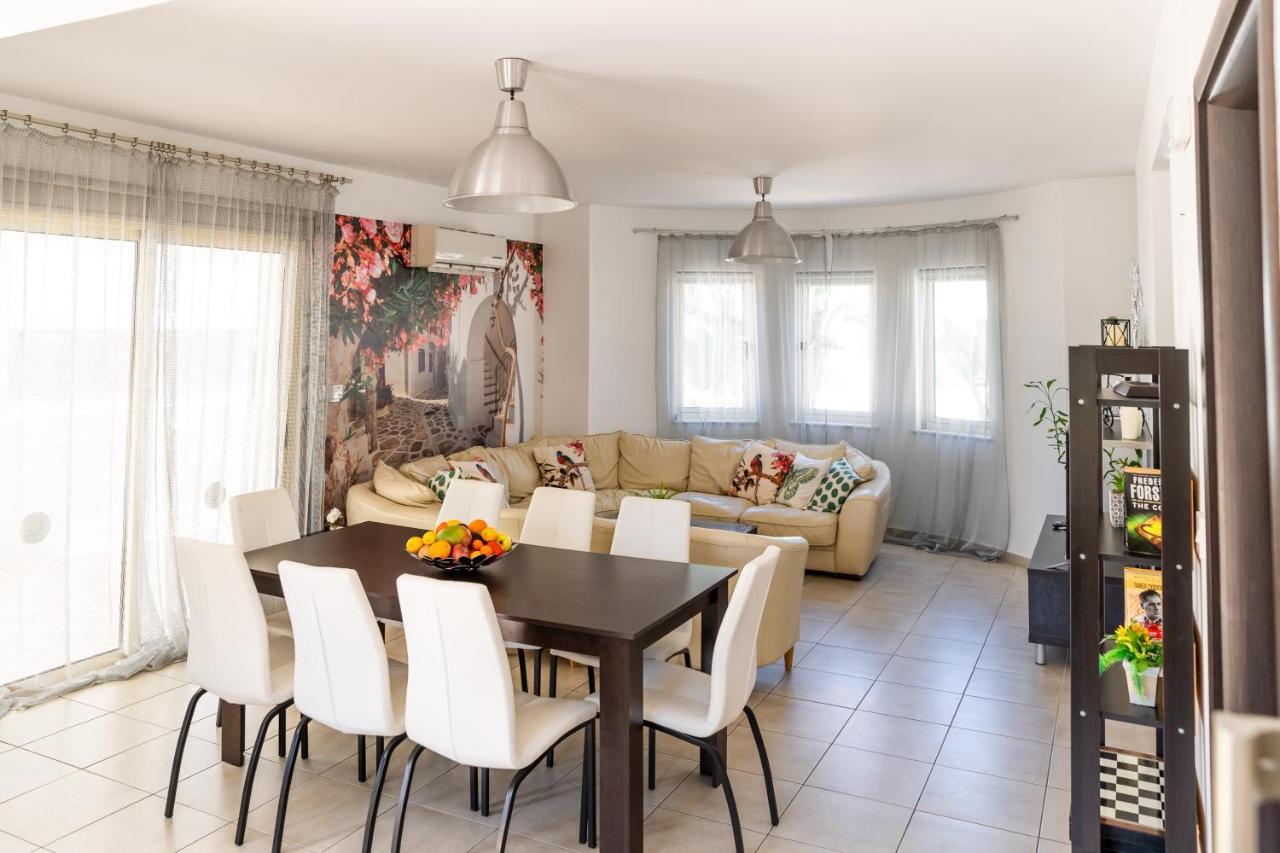 Palm Villa Ekaterina 4 Bdrm 파라림니 외부 사진